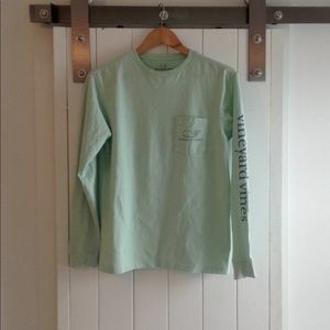 Vineyard vines tee